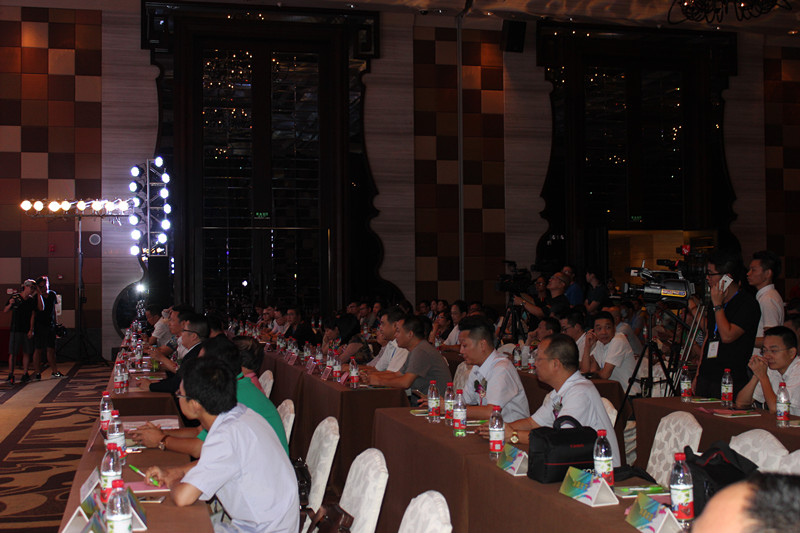 漆強(qiáng)化工&ldquo;彎道超車&rdquo;主題招商會(huì)現(xiàn)場(chǎng)