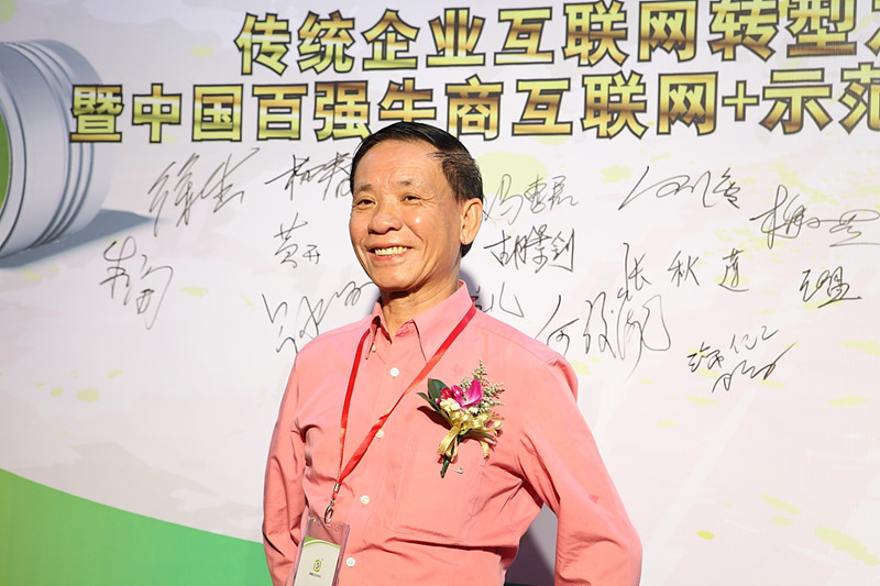 順德涂料商會(huì)會(huì)長(zhǎng)胡景釗先生參照漆強(qiáng)招商活動(dòng)