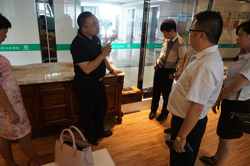 李江會長對漆強化工的企業(yè)文化、產品品質確認