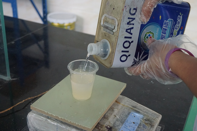 漆強QU-3003 PU特清透明底漆精確調(diào)配