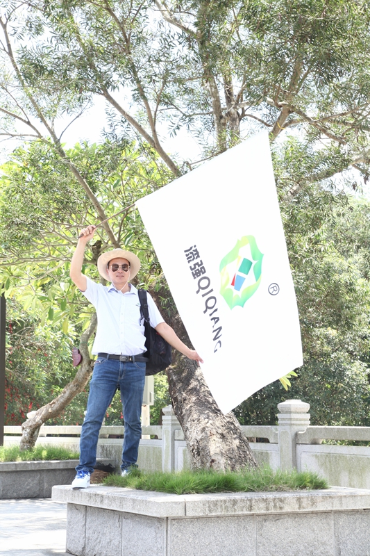 漆強化工工作人員