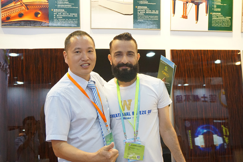 漆強(qiáng)化工攜&ldquo;可以當(dāng)鏡子&rdquo;的亮光漆閃耀智慧建材家居展