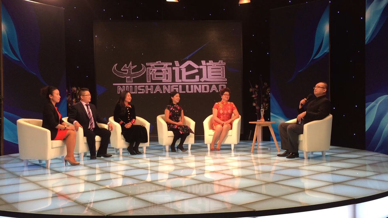 漆強化工總經(jīng)理張文與各位專家 節(jié)目錄制現(xiàn)場